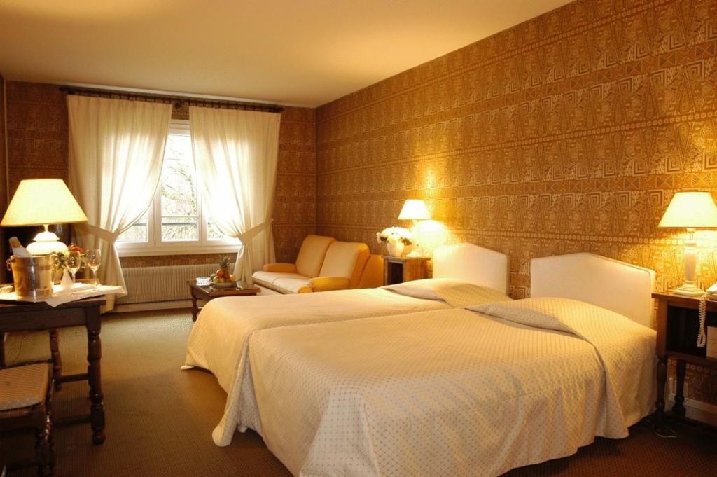 Replonges Hostellerie La Huchette الغرفة الصورة